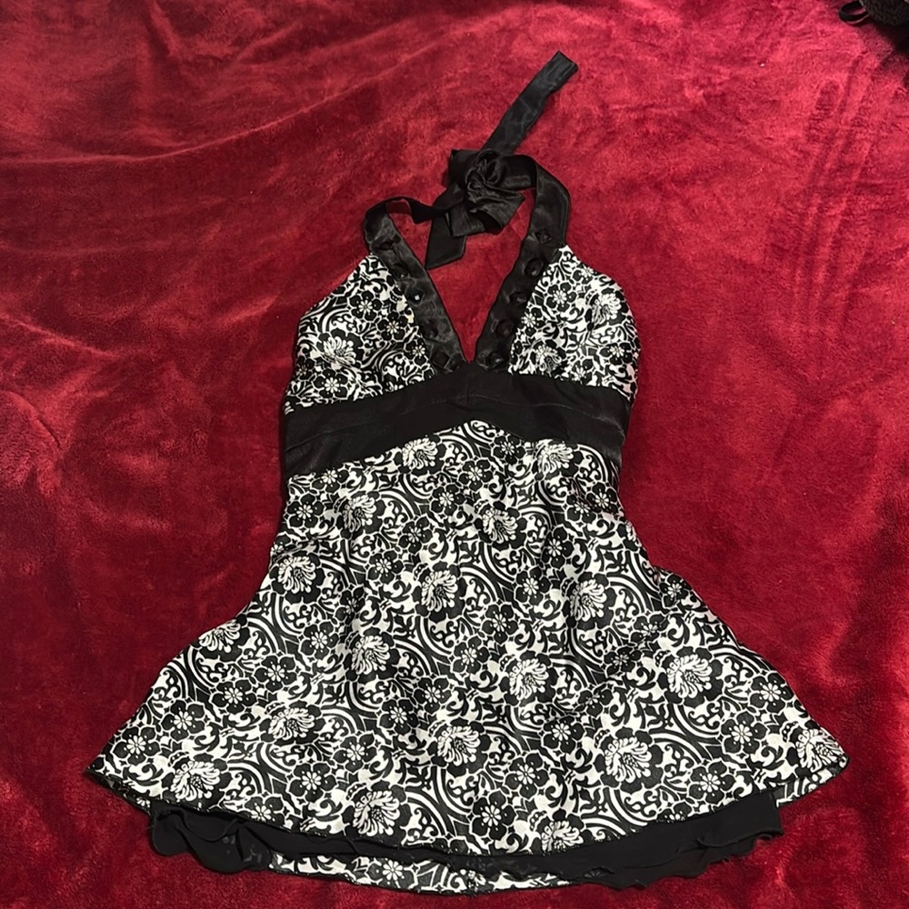 Y2K black and white flower pattern halter top